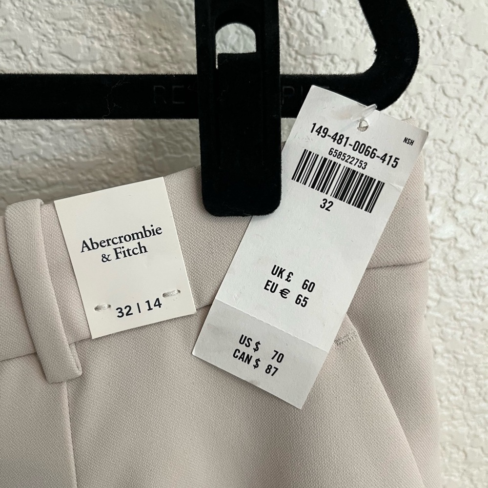 NWT - Abercrombie and Fitch Women's Cream Dress Shorts - Picture 5 of 5